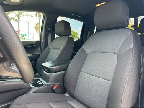 Used 2025 Chevrolet Colorado W/T AWD/4WD image 7