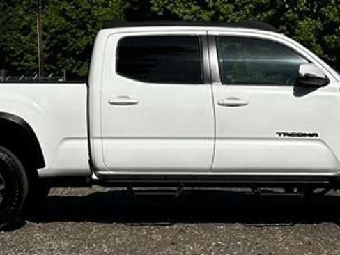 Used 2021 Toyota Tacoma TRD Off-Road AWD/4WD image 9