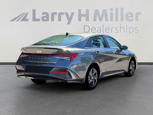 New 2026 Hyundai Elantra SEL Sport Premium FWD image 7