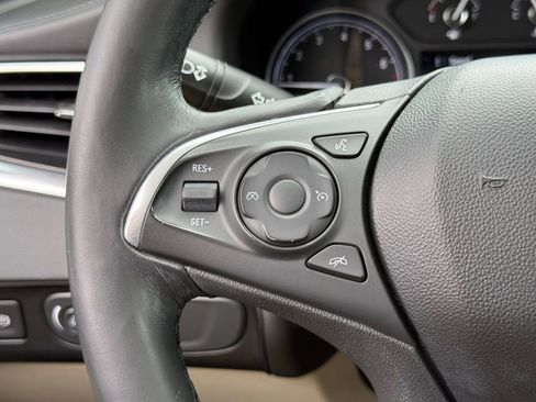 Used 2019 Buick Enclave Essence FWD image 35