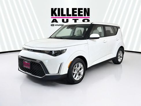 Used 2025 Kia Soul LX w/ LX Technology Package FWD image 3