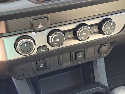 Used 2020 Toyota Tacoma SR AWD/4WD image 13