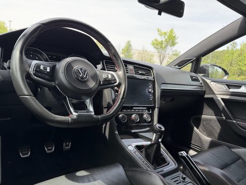 Used 2019 Volkswagen GTI SE image 20