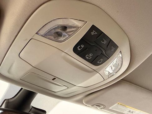 Used 2023 Chrysler Pacifica Touring-L FWD image 44