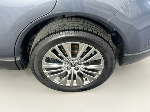 Used 2021 Toyota Venza Limited AWD/4WD image 11