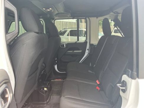Used 2019 Jeep Wrangler Unlimited Sahara AWD/4WD image 20