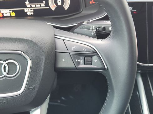 Used 2019 Audi Q8 Prestige w/ Luxury Package image 31