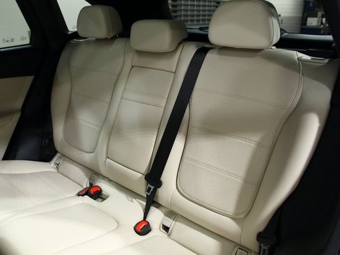 Used 2025 Mercedes-Benz GLC 300 4MATIC image 29