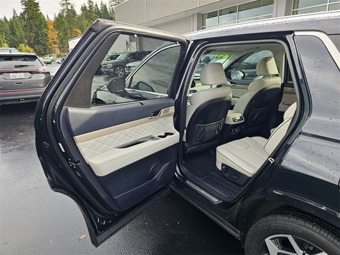 Used 2022 Hyundai Palisade Calligraphy image 17
