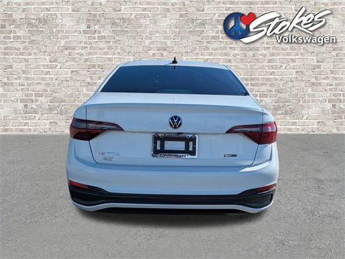 Used 2024 Volkswagen Jetta Sport image 5