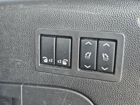 Used 2019 Chevrolet Suburban LT AWD/4WD image 15