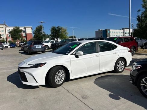 Used 2026 Toyota Camry LE w/ Convenience Package FWD image 7