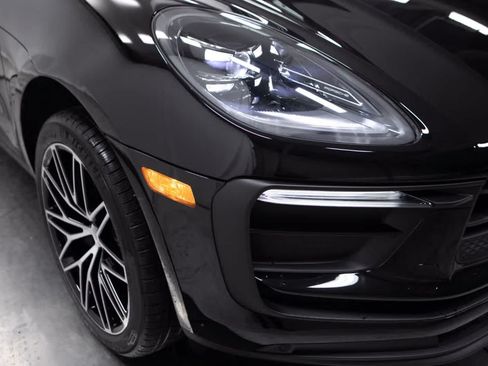 Certified 2026 Porsche Macan AWD/4WD image 12