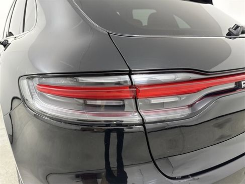 Certified 2021 Porsche Macan S image 18