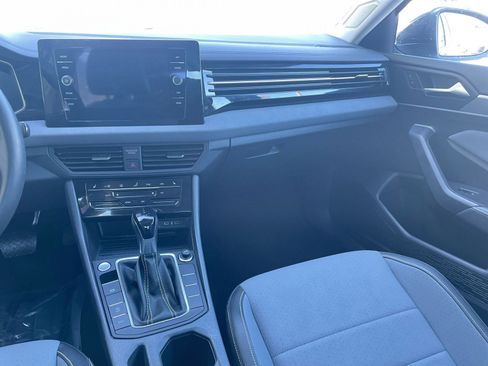 Used 2025 Volkswagen Jetta SE image 35