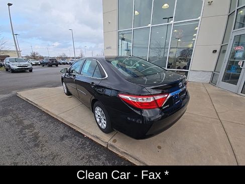 Used 2017 Toyota Camry LE image 5