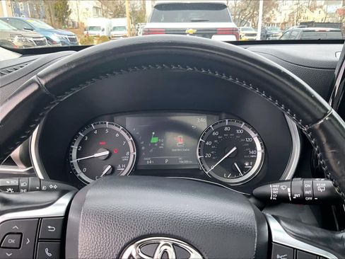 Used 2021 Toyota Highlander XLE image 26