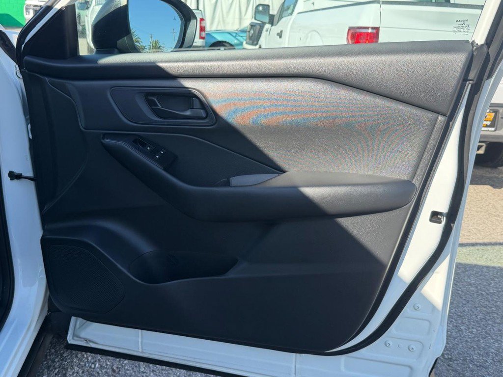Used 2024 Nissan Rogue S FWD image 19