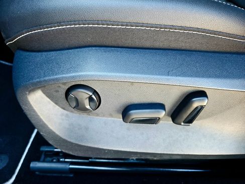 Used 2023 Volkswagen Taos SE w/ Black Wheel Package FWD image 22