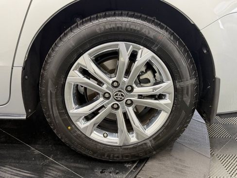 Certified 2023 Toyota Sienna XSE w/ XSE Plus Package AWD/4WD image 17