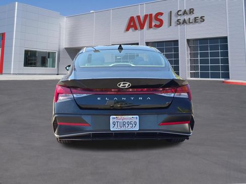 Used 2025 Hyundai Elantra SEL FWD image 7