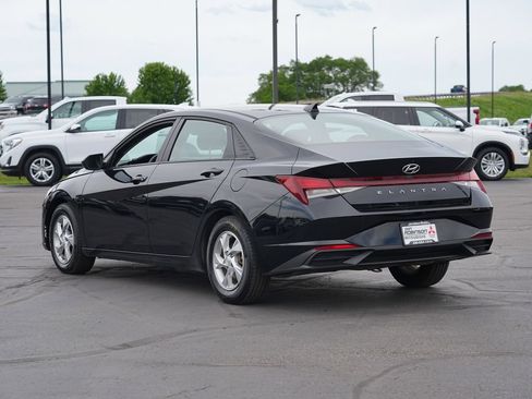 Used 2023 Hyundai Elantra SE FWD image 5