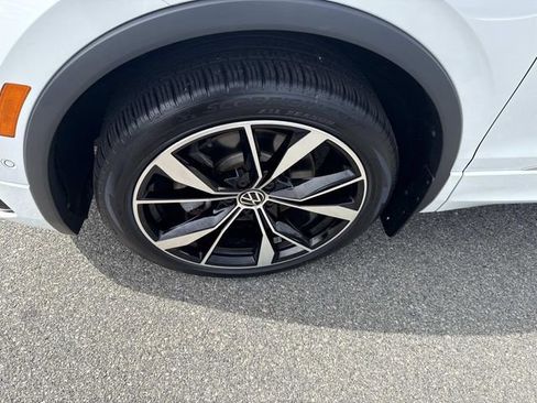 Used 2022 Volkswagen Tiguan SEL R-Line image 15