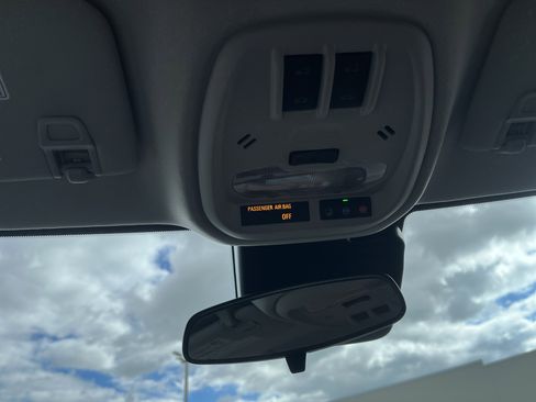 Used 2025 Chevrolet Trax ACTIV w/ Sunroof Package FWD image 27