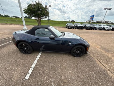 Used 2024 MAZDA MX-5 Miata Club RWD image 4