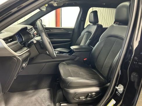 Used 2023 Jeep Grand Cherokee L Laredo AWD/4WD image 13