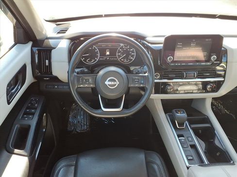 Used 2023 Nissan Pathfinder SV image 6