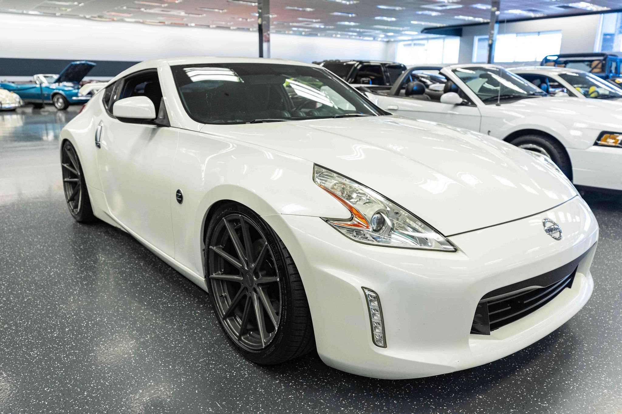 Used 2014 Nissan 370Z Coupe RWD image 3