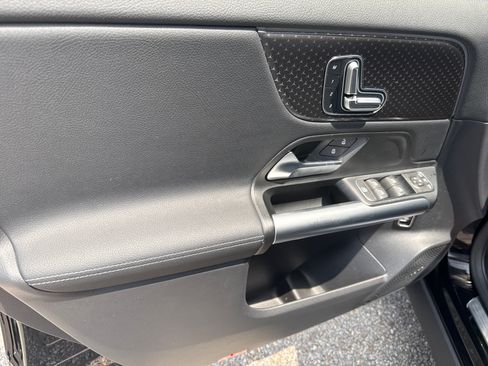 Used 2025 Mercedes-Benz GLA 250 image 3