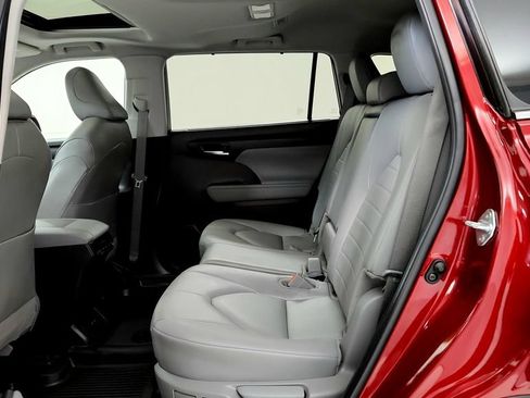 Certified 2024 Toyota Highlander XLE AWD/4WD image 21