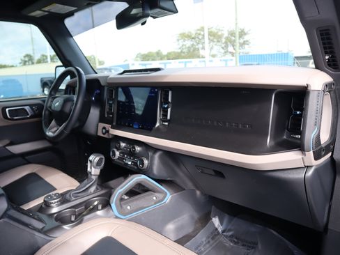 Used 2023 Ford Bronco Wildtrak image 16