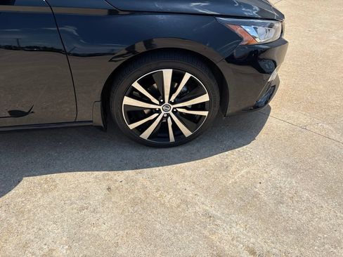 Used 2022 Nissan Altima 2.0 SR FWD image 2