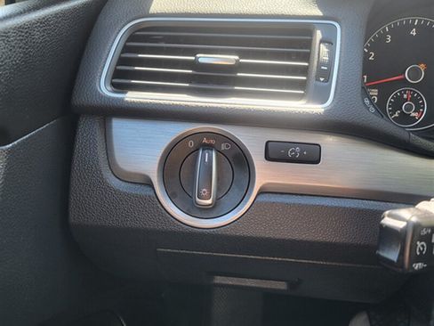 Used 2014 Volkswagen Passat 1.8T SE FWD image 22