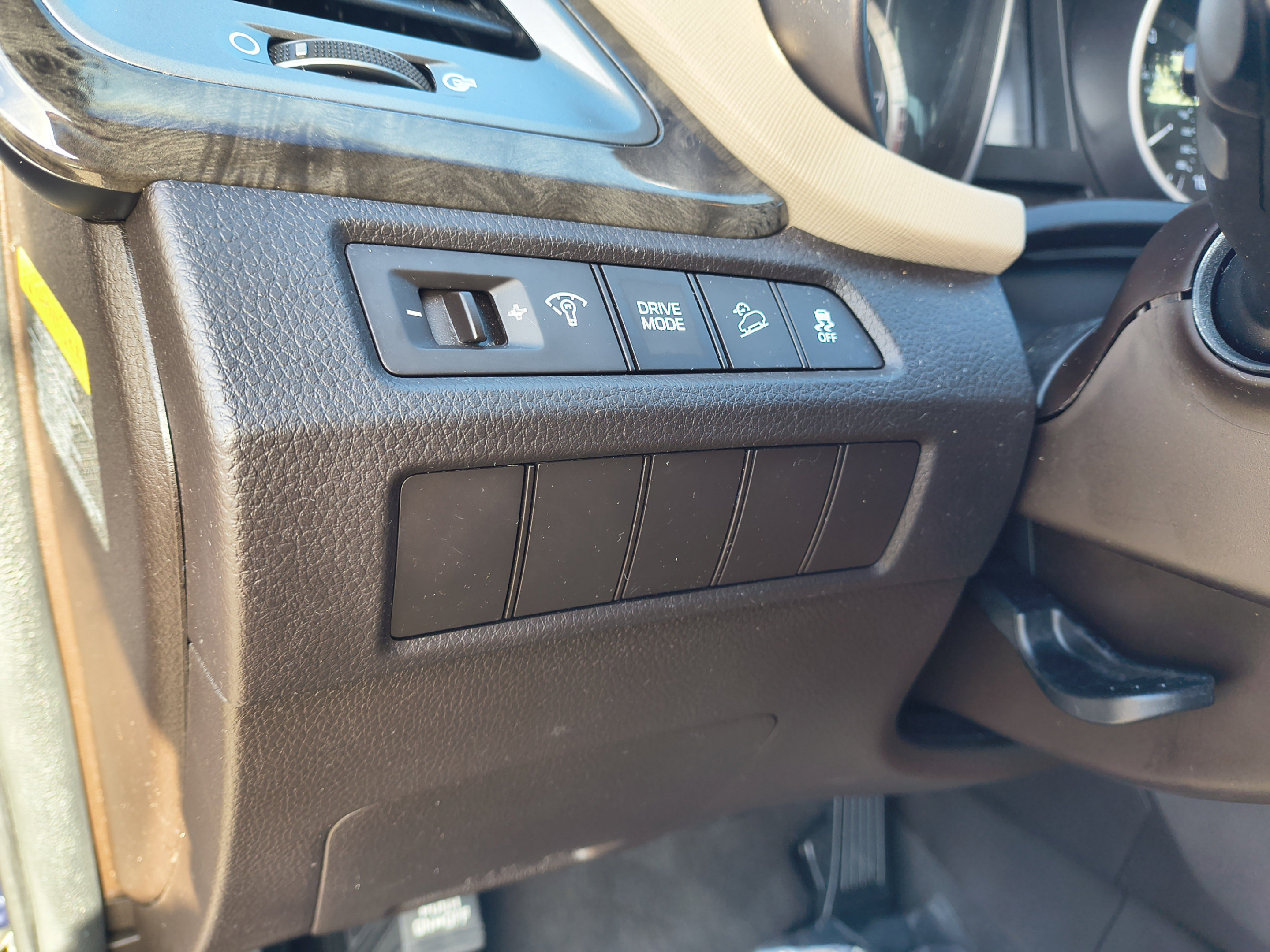 Used 2017 Hyundai Santa Fe Sport FWD image 25
