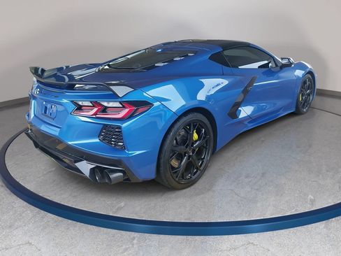 Used 2022 Chevrolet Corvette Stingray Preferred Cpe w/ Z51 Performance Package RWD image 5
