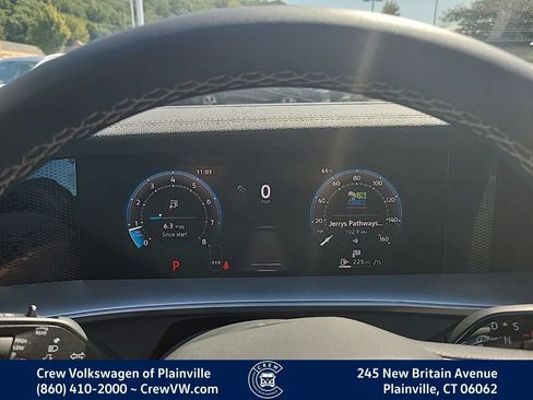 New 2025 Volkswagen Tiguan SE image 10