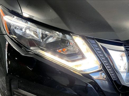 Used 2019 Nissan Rogue SV w/ Premium Package FWD image 27