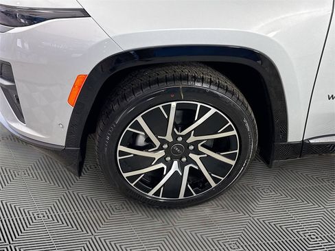 Used 2025 Jeep Wagoneer S Limited image 34