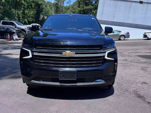 Used 2023 Chevrolet Suburban LT AWD/4WD image 2