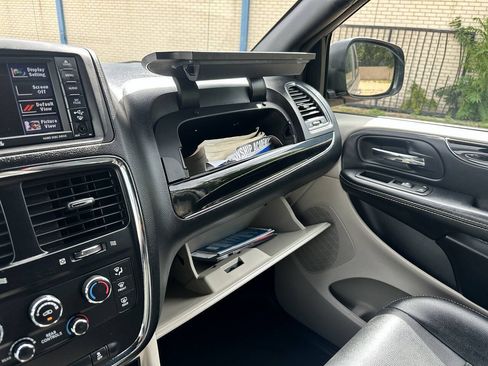 Used 2017 Dodge Grand Caravan SXT FWD image 29