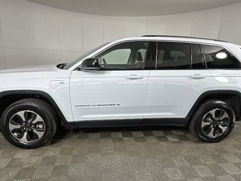 Used 2022 Jeep Grand Cherokee Limited 4xe w/ Luxury Tech Group II AWD/4WD image 6