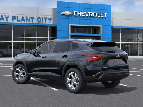 New 2026 Chevrolet Trax LS w/ LS Convenience Package FWD image 3