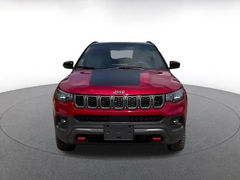 Used 2025 Jeep Compass Trailhawk AWD/4WD image 4