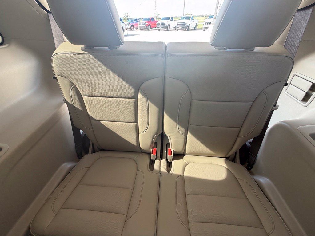 Used 2018 GMC Acadia Denali AWD/4WD image 27