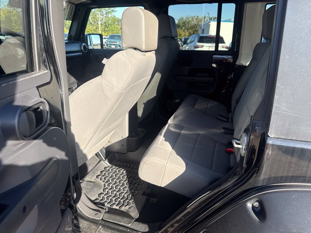 Used 2008 Jeep Wrangler Unlimited Sahara AWD/4WD image 13