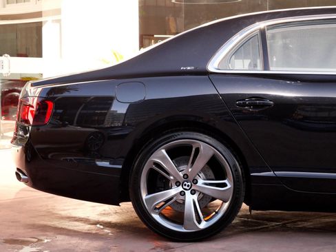 Used 2017 Bentley Flying Spur S W12 image 28